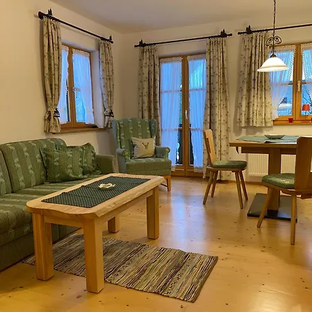 Almroeserl Apartmán