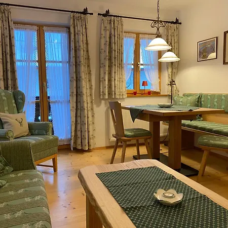 Apartmán Almroeserl Mittenwald
