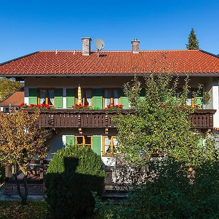 Almroeserl Daire Mittenwald